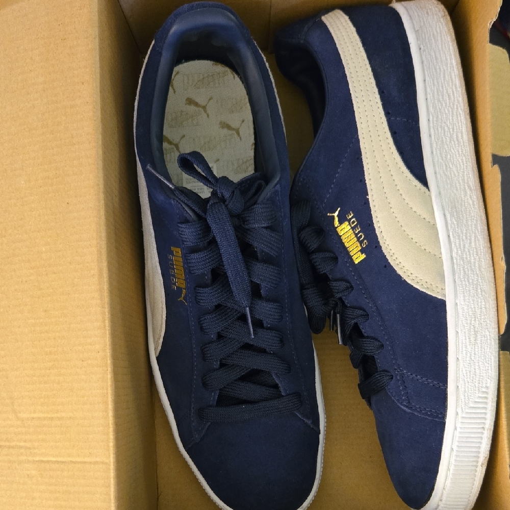 Puma Men's Navy and Beige Sneakers